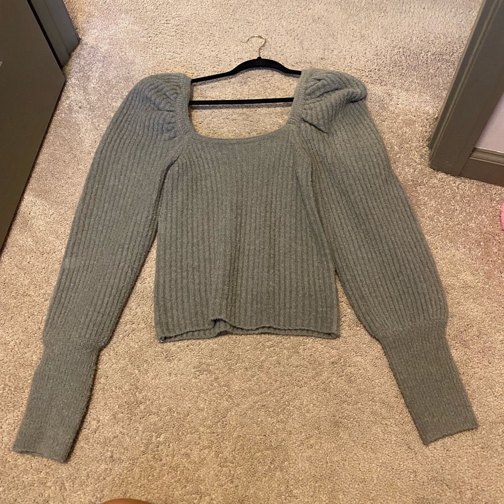 Vestique Puff sleeve and shoulder top